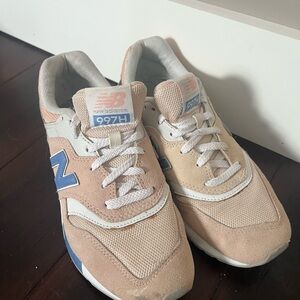 New Balance 997H Sneakers - Size Women’s 8 US (Gently Used)